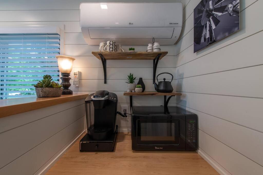 The Windmill-Tiny Container Home Min To Magnolia Bellmead Buitenkant foto